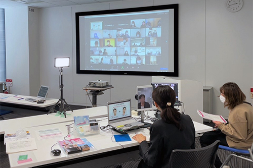 参加者の顔が見える交流型オンライン配信　写真