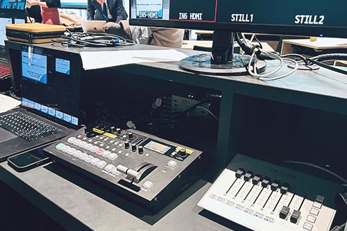 外務省 令和6年度NGO研究会シンポジウム「今 求められるNGOと企業のパートナーシップを考える」 機材の写真